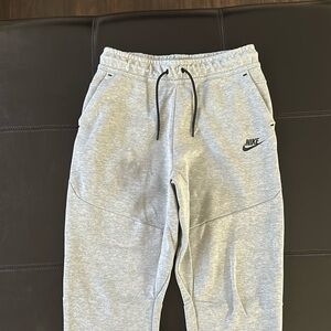 Youth Nike Tech